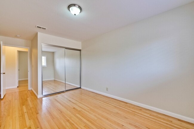 Building Photo - Beautiful Birdland Home on Quiet Cul-de-Sa...