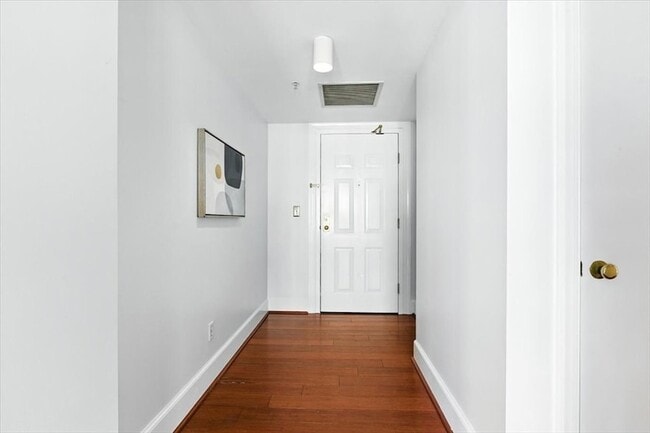 Building Photo - 197 8th St