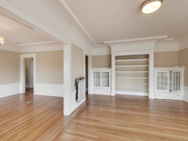 Building Photo - 2107 Pierce St