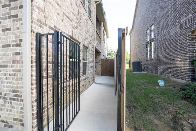 Building Photo - 2317 Southwick Dr