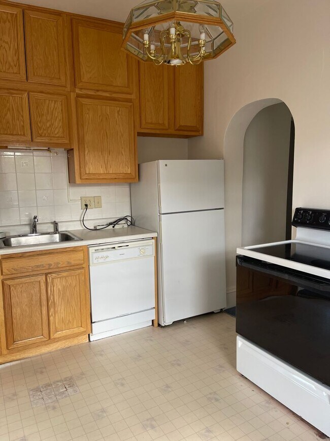 Building Photo - 1 Bedroom Apartment Near Downtown