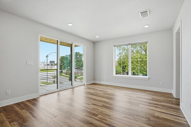 Building Photo - 3221 Forest Park Blvd