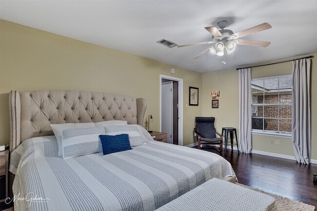 Building Photo - 7440 Camelback Dr