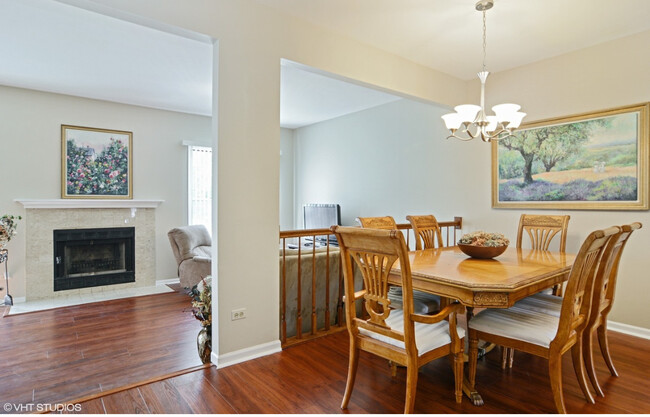 Building Photo - 544 W Parkside Dr