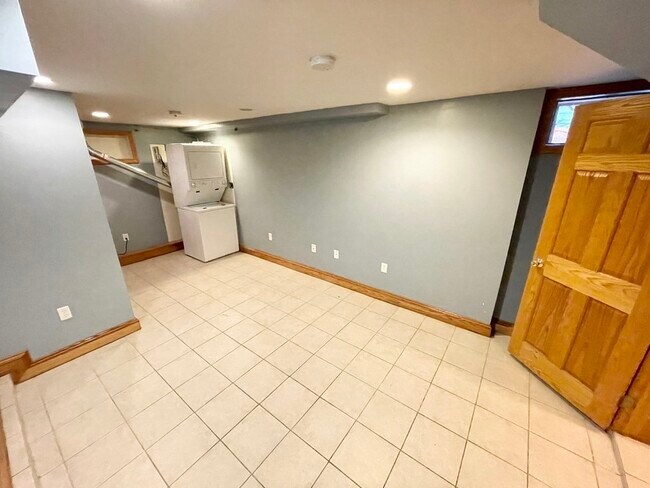 Building Photo - 241 W 3rd St