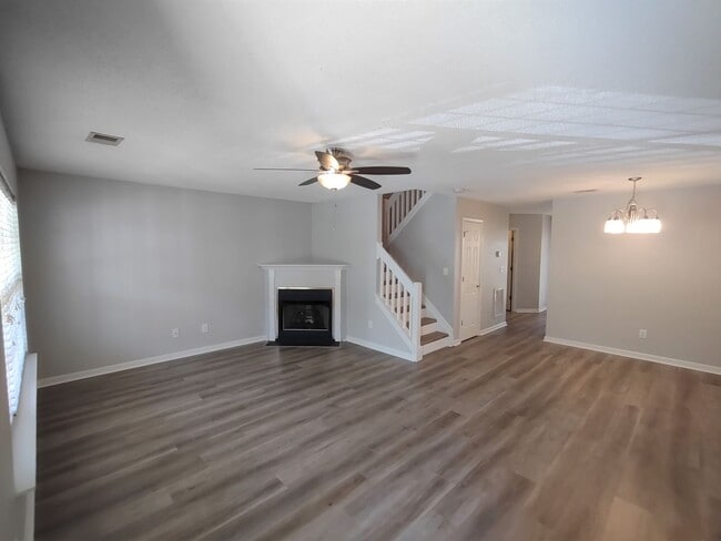 Building Photo - Beautiful Townhome in University Heights C...