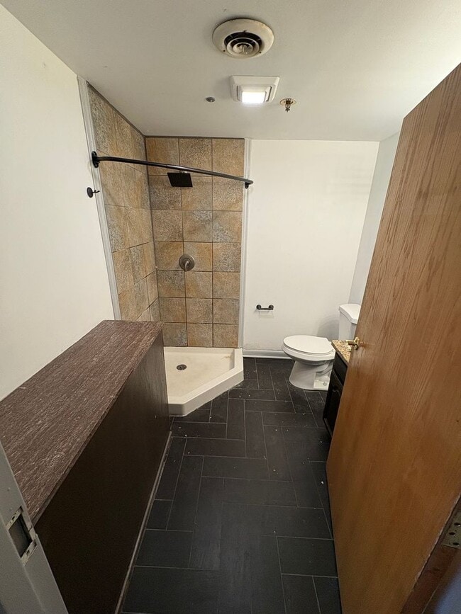 Building Photo - 201 Summit Loft