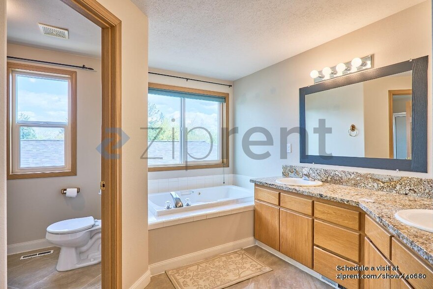 Building Photo - 13634 Barclay Hills Dr