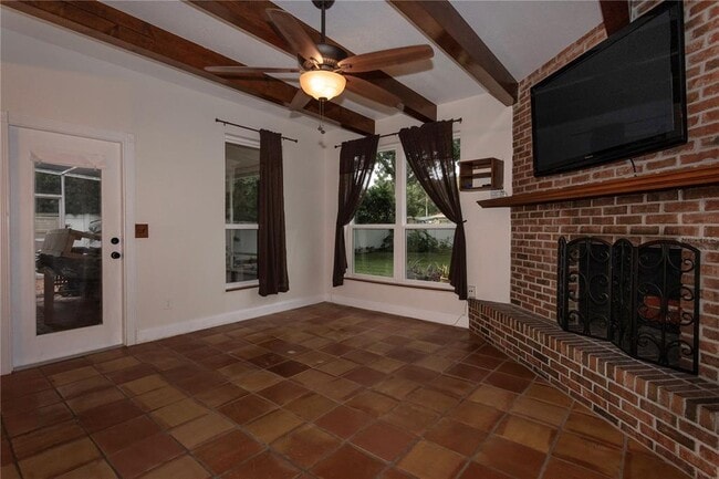 Building Photo - 226 W Spruce St