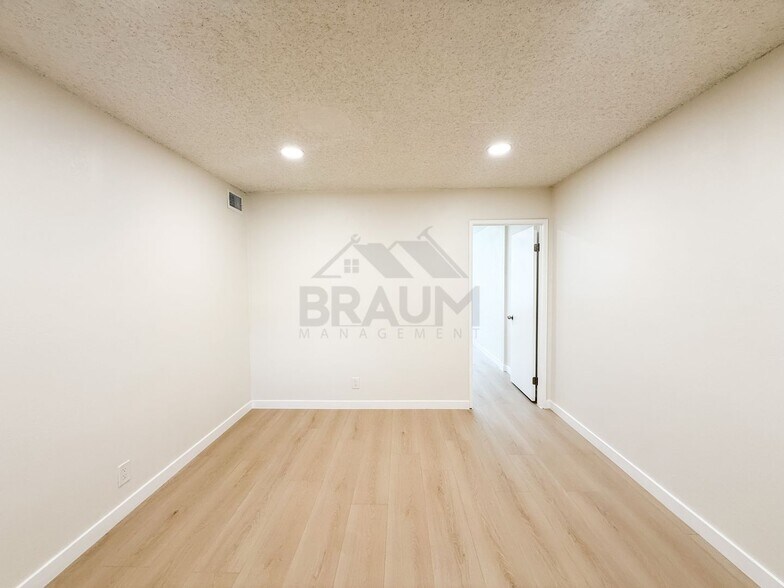 Building Photo - 4638 Tilden Ave