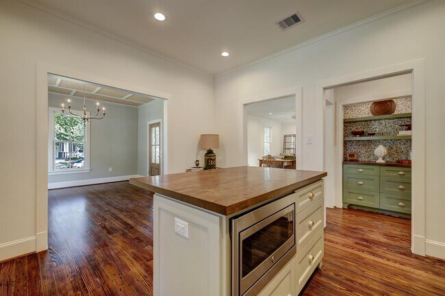 Building Photo - 138 Lakeview Dr