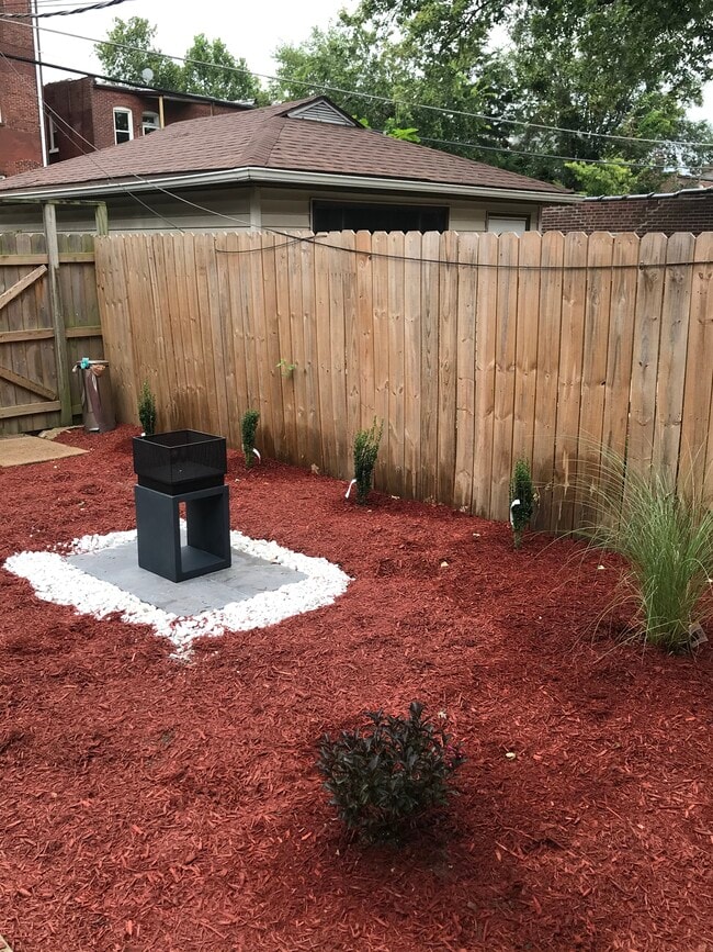 firepit - 3632 Wyoming St