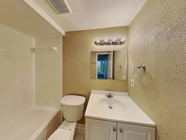 Building Photo - 2809 Cedaridge Dr