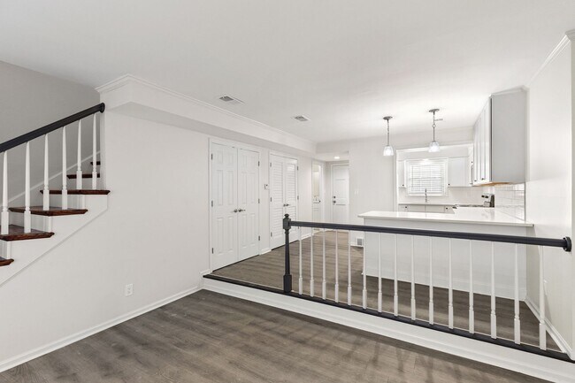Building Photo - 155 S Eagle Creek Dr