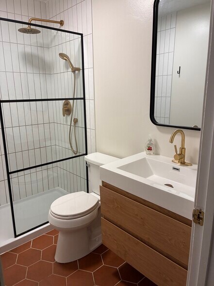 New upstairs bathroom - 1107 E Robin St