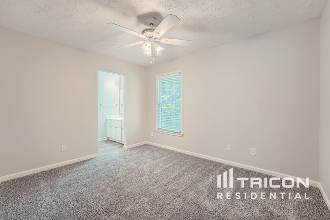 Building Photo - 3433 Palm Cir