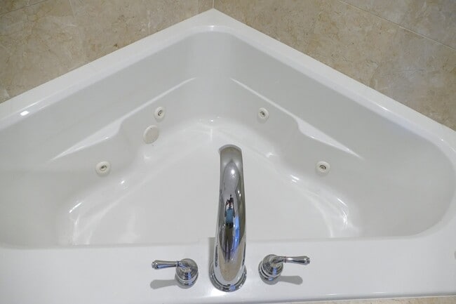 Building Photo - 3024 N Sheffield Ave