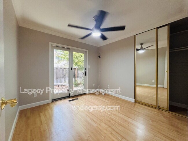 Building Photo - 1163 Gamay Dr