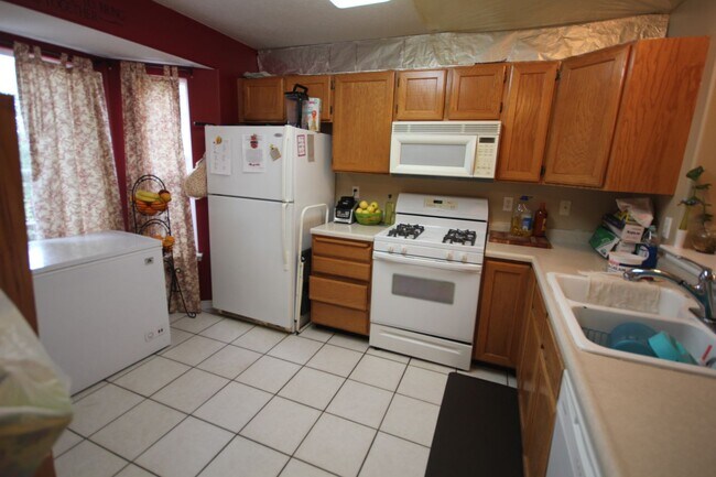 Building Photo - 3 Bedroom Townhome in Provo's Westside