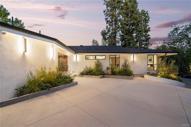 Building Photo - 16105 Clear Oak Dr