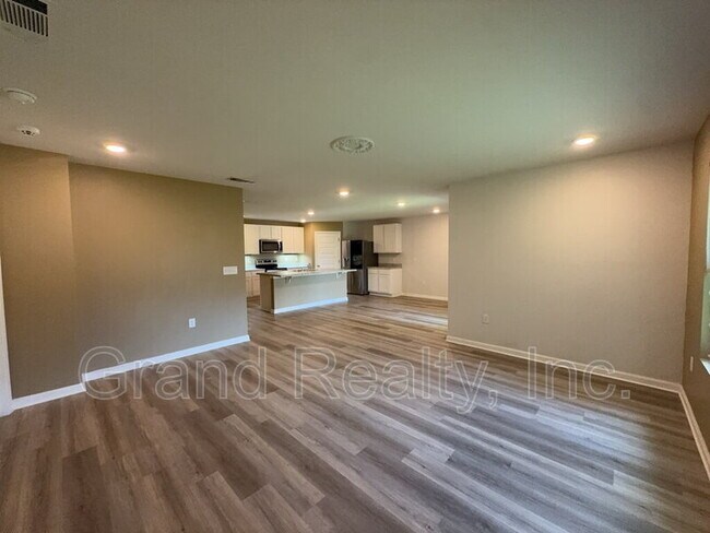 Building Photo - 5482 Peach Dr
