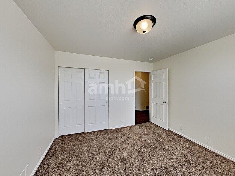 Building Photo - 2484 W 1325 N