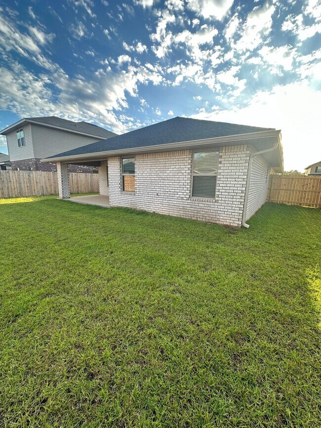 Building Photo - 211 Baycliff Dr