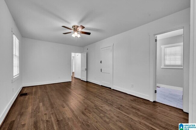 Building Photo - 305 Sterrett Ave