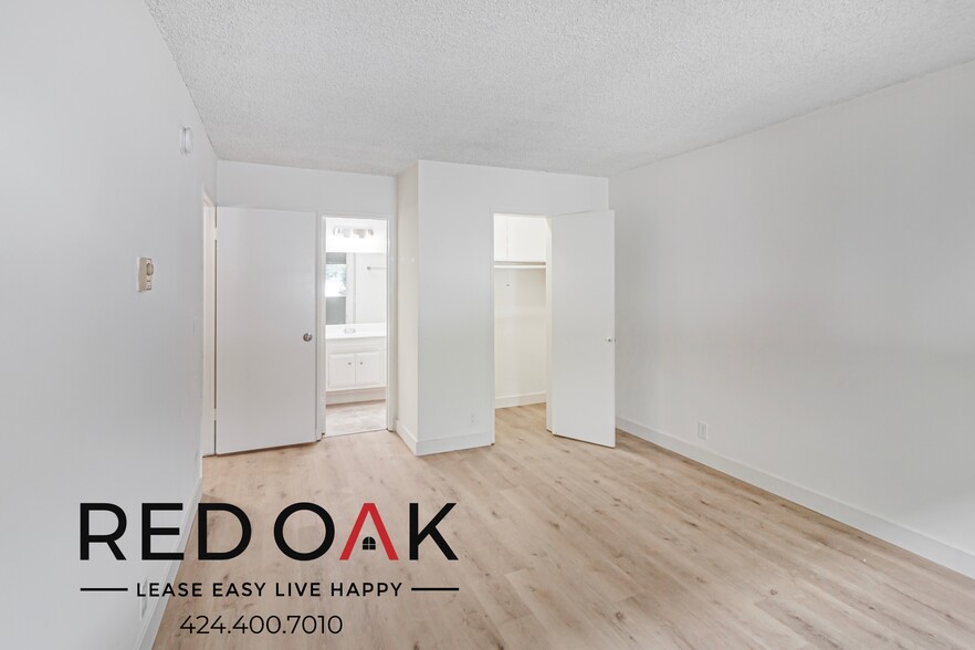 Building Photo - 10535 Lindley Ave