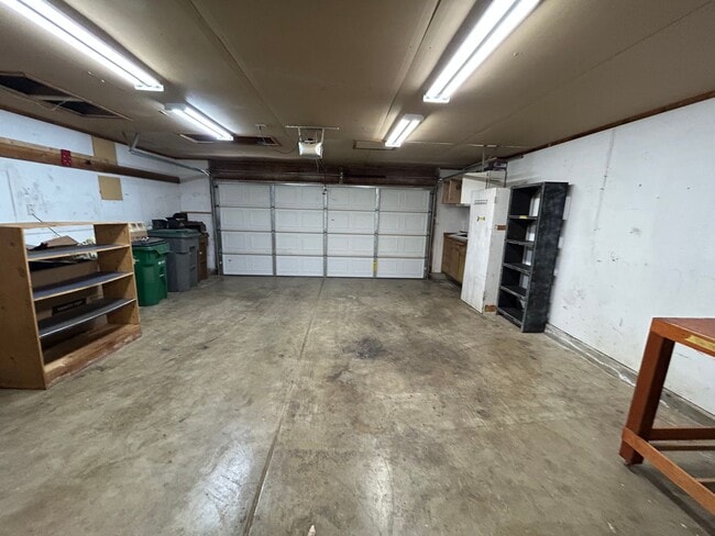 Building Photo - 3 Bedroom Home for Rent in Anderson CA | Large Family Room, 2 Car Garage, Pet Friendly