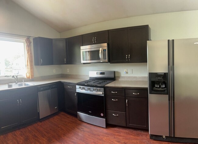 Building Photo - 4 bed/ 2 bath beauty in Eagle River