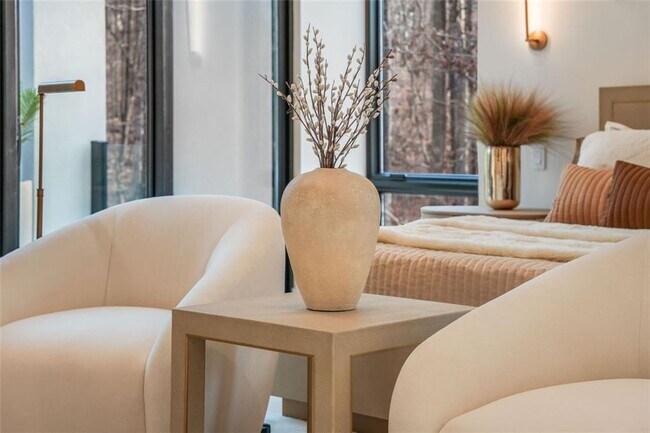 Building Photo - 1736 Cox Rd