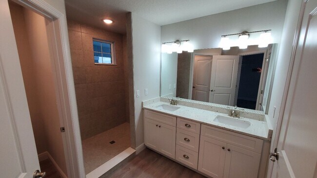 Building Photo - NEW 4/3.5/2 Venetian Bay Home