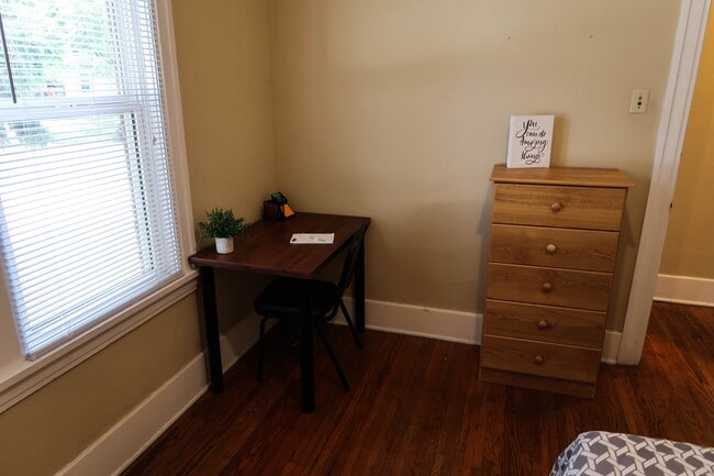 Building Photo - 604 S Lincoln Ave