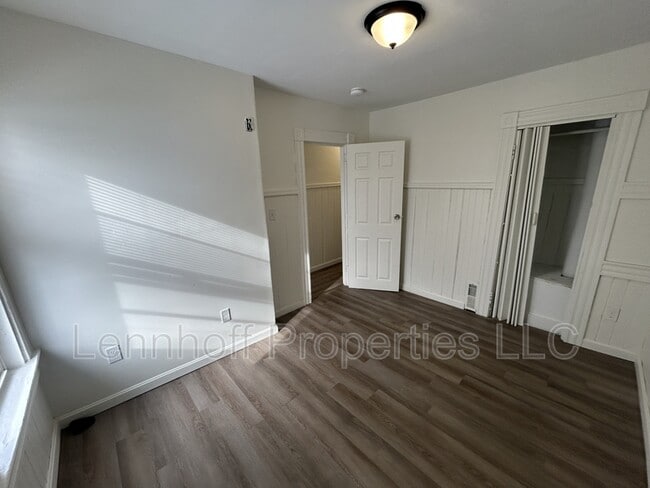 Building Photo - 27 Hilton St