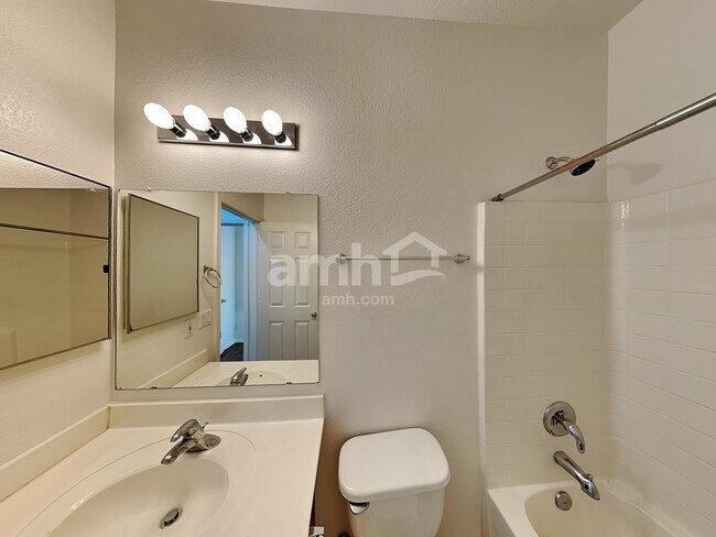 Building Photo - 960 S Banning St