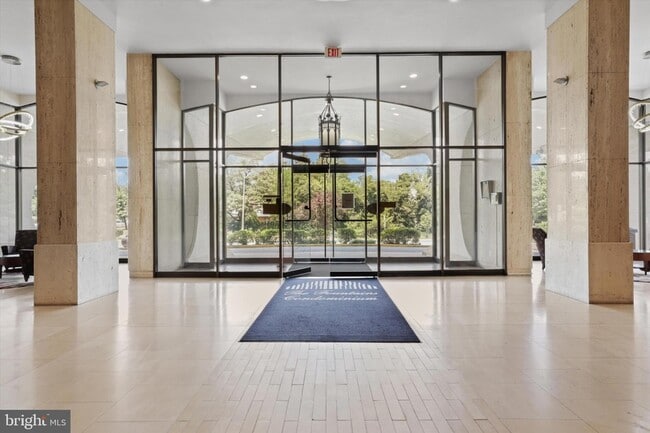 Building Photo - 301 N Beauregard St