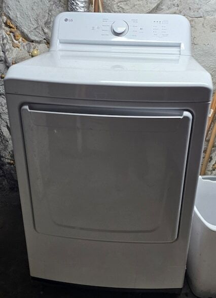 Building Photo - 195 Plymouth St