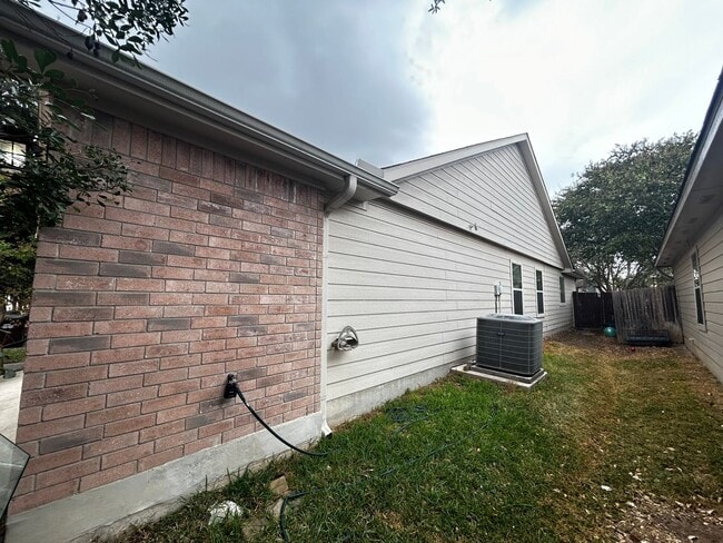 Building Photo - 12011 Mill Pine