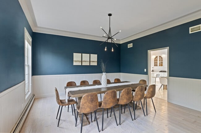 Building Photo - 321 Museum Village Rd