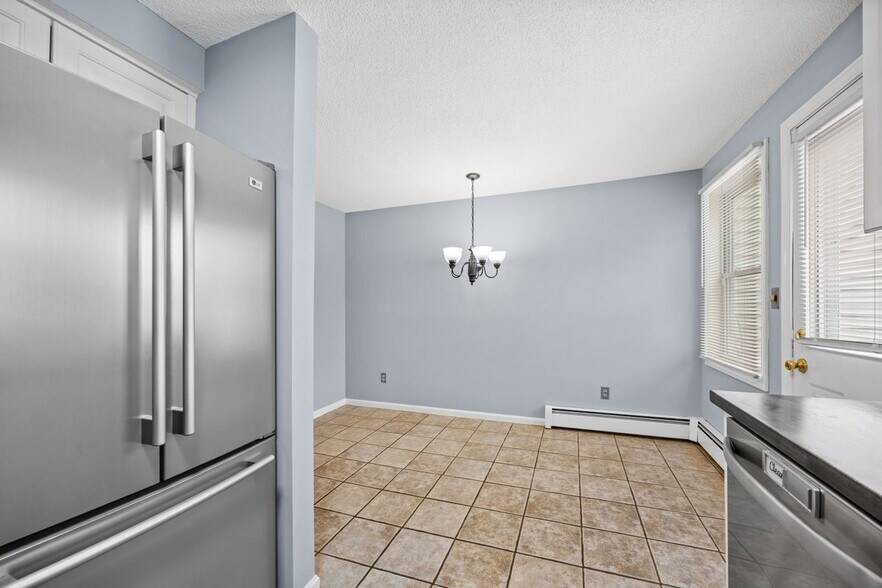 Building Photo - 67 Brentwood Dr