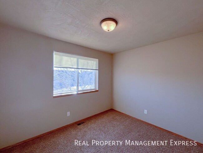 Building Photo - 3604 W 93rd St