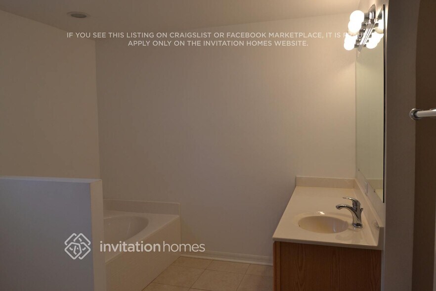Building Photo - 4024 Half Moon Cir