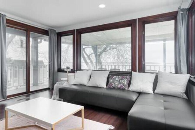 Building Photo - Capital Lakehouse
