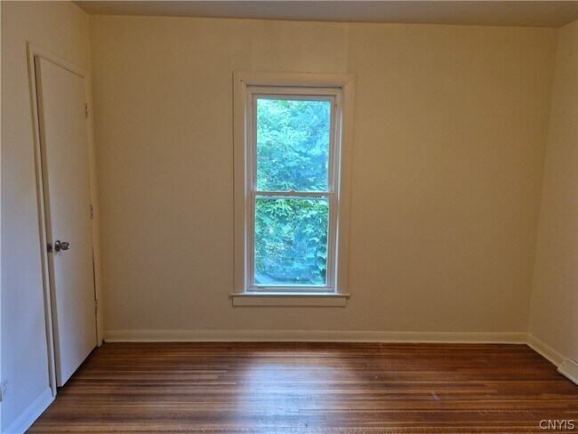 Building Photo - 406 Laforte Ave