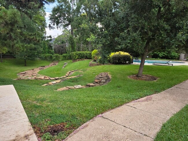 Building Photo - 9625 Bayou Brook St
