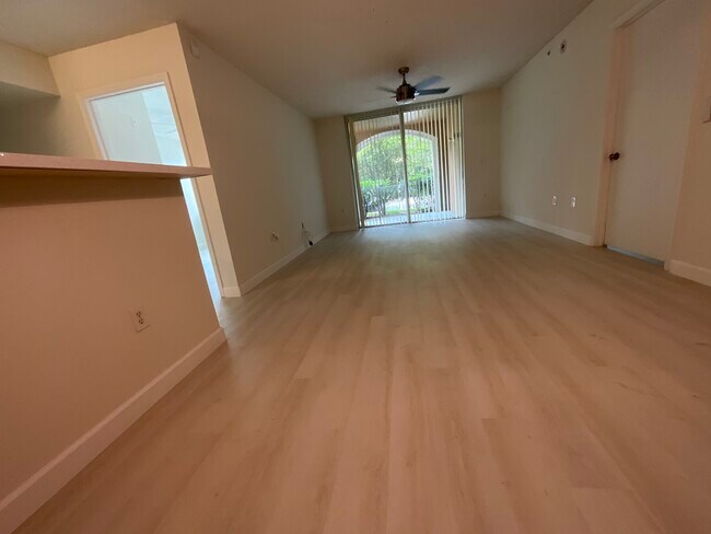 Building Photo - 4816 N State Road 7