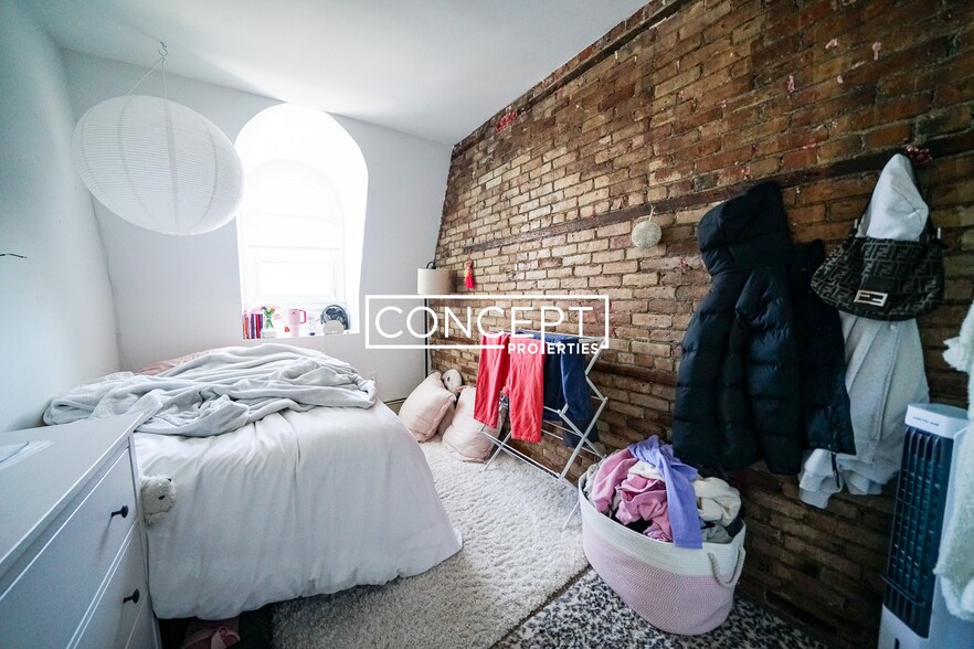 Building Photo - 168 Northampton St