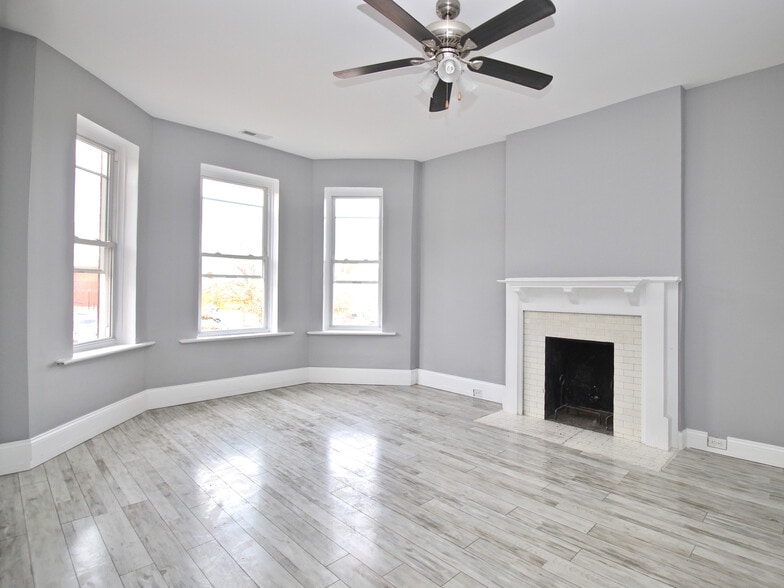 Building Photo - 3526 Vista Ave