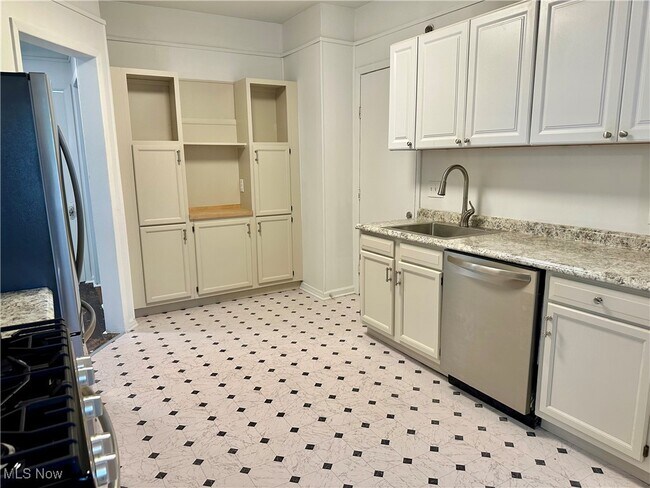 Building Photo - 1855 W 65th St